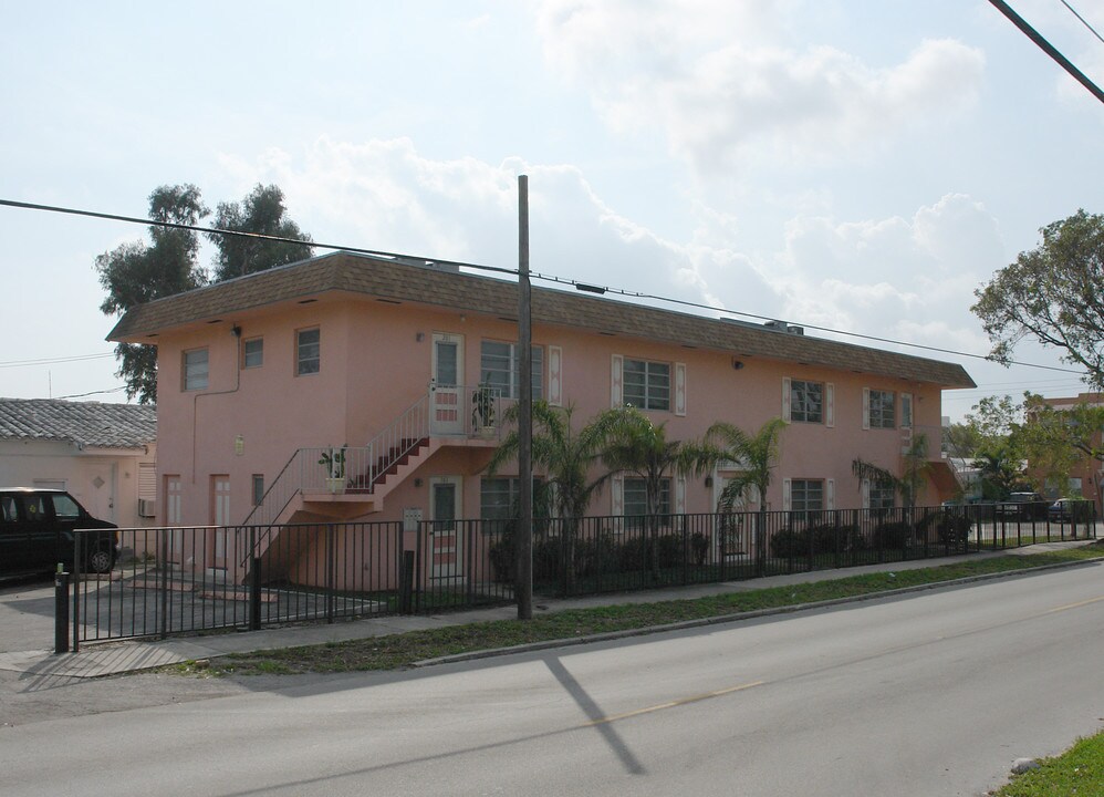 1859 Lincoln St in Hollywood, FL - Building Photo