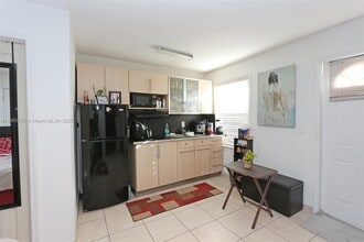 2385 SW 15th St in Miami, FL - Building Photo - Building Photo