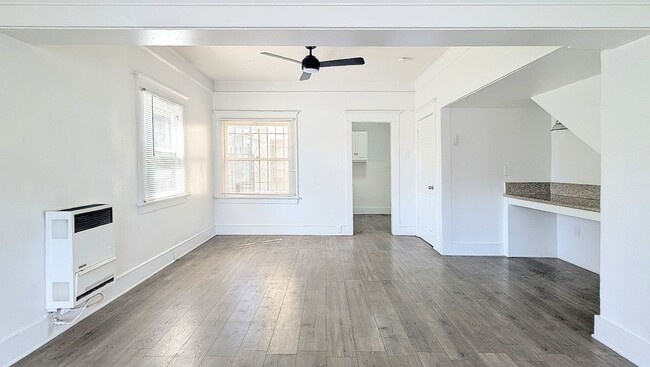 property at 435 W 4th St