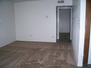 Club One - Aarons Courtyard in Oklahoma City, OK - Foto de edificio - Building Photo