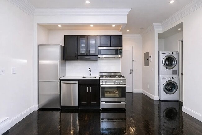 326 E 4th St, Unit 5B in New York, NY - Foto de edificio - Building Photo