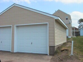 113 Forest St, Unit Upstairs in Buhl, MN - Building Photo - Building Photo