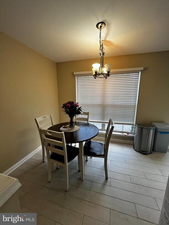 1185 Cypress Tree Pl in Herndon, VA - Building Photo