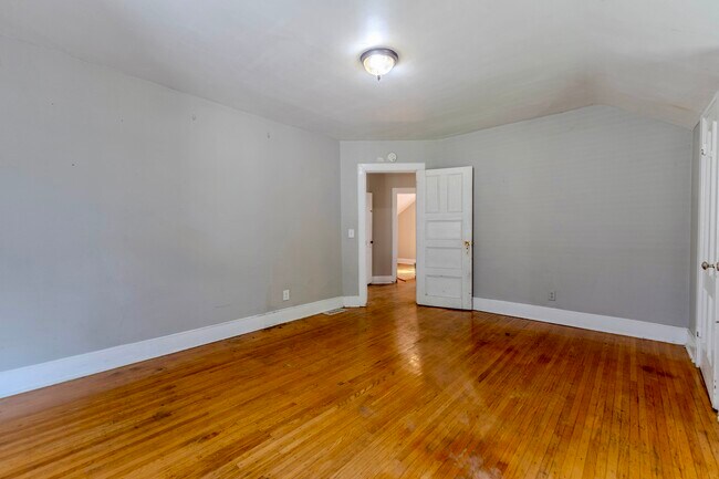 8 Brighton St, Unit 1 in Rochester, NY - Foto de edificio - Building Photo