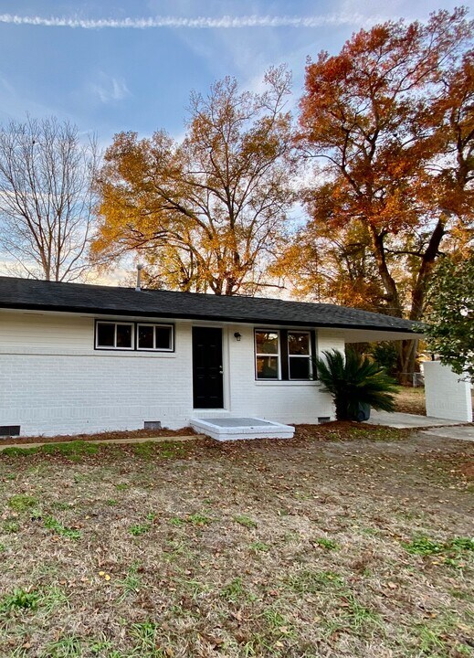 2626 Dellwood Ave in North Charleston, SC - Building Photo