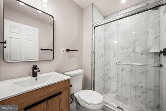 437 W Girard Ave in Philadelphia, PA - Building Photo - Building Photo