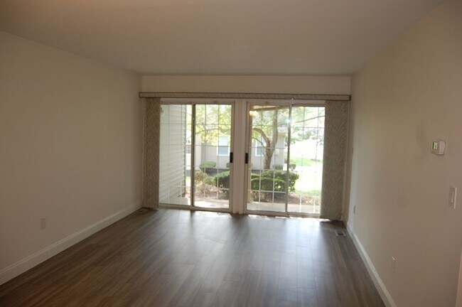 124 Concordia Cir in Monroe Township, NJ - Foto de edificio - Building Photo