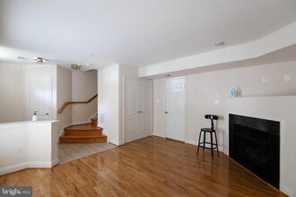 1017 Grand Champion Dr in Rockville, MD - Building Photo - Building Photo