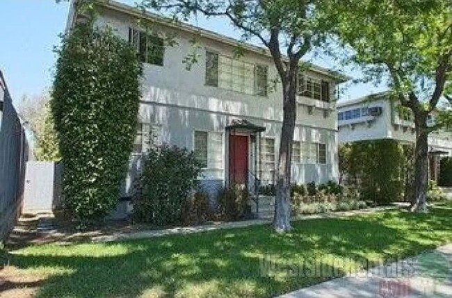 10823 Whipple St in Los Angeles, CA - Building Photo - Building Photo