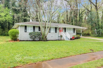2365 Shamrock Dr in Decatur, GA - Building Photo - Building Photo