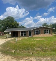 1374 McLean Chapel Church Rd in Bunnlevel, NC - Building Photo