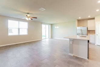 230 Lovely Ct in Plant City, FL - Building Photo - Building Photo