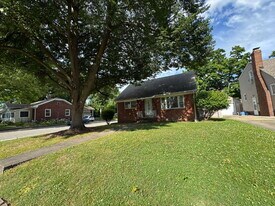 2449 S 8th St in Springfield, IL - Building Photo