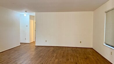 2423 Knowlwood Dr in Hanford, CA - Building Photo - Building Photo