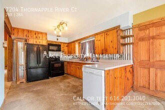 7204 Thornapple River Ct SE in Alto, MI - Foto de edificio - Building Photo