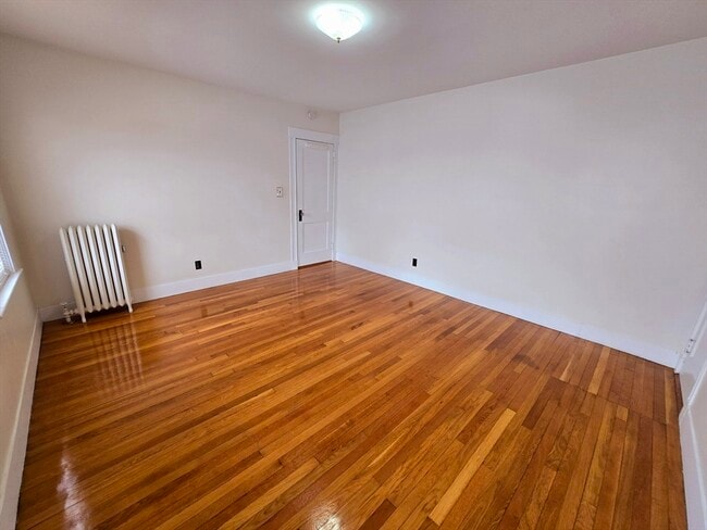 24 Cushing St, Unit 2 in Quincy, MA - Building Photo - Building Photo