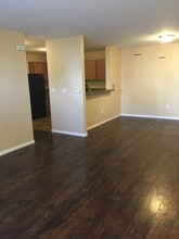 136 Bertram Dr, Unit Unit G in Yorkville, IL - Building Photo - Building Photo