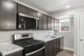 The Courtyards at Bensalem in Bensalem, PA - Foto de edificio - Building Photo