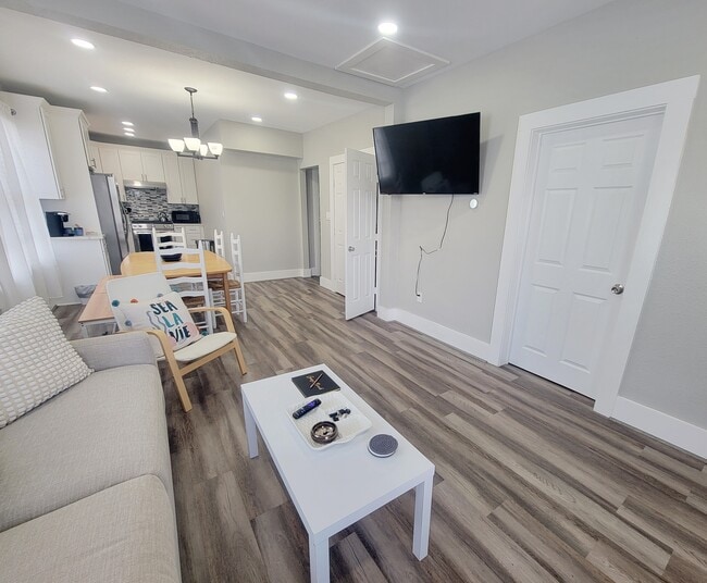 2414 44th St in Galveston, TX - Building Photo - Building Photo