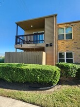10555 Turtlewood Ct, Unit 1106 in Houston, TX - Building Photo - Building Photo