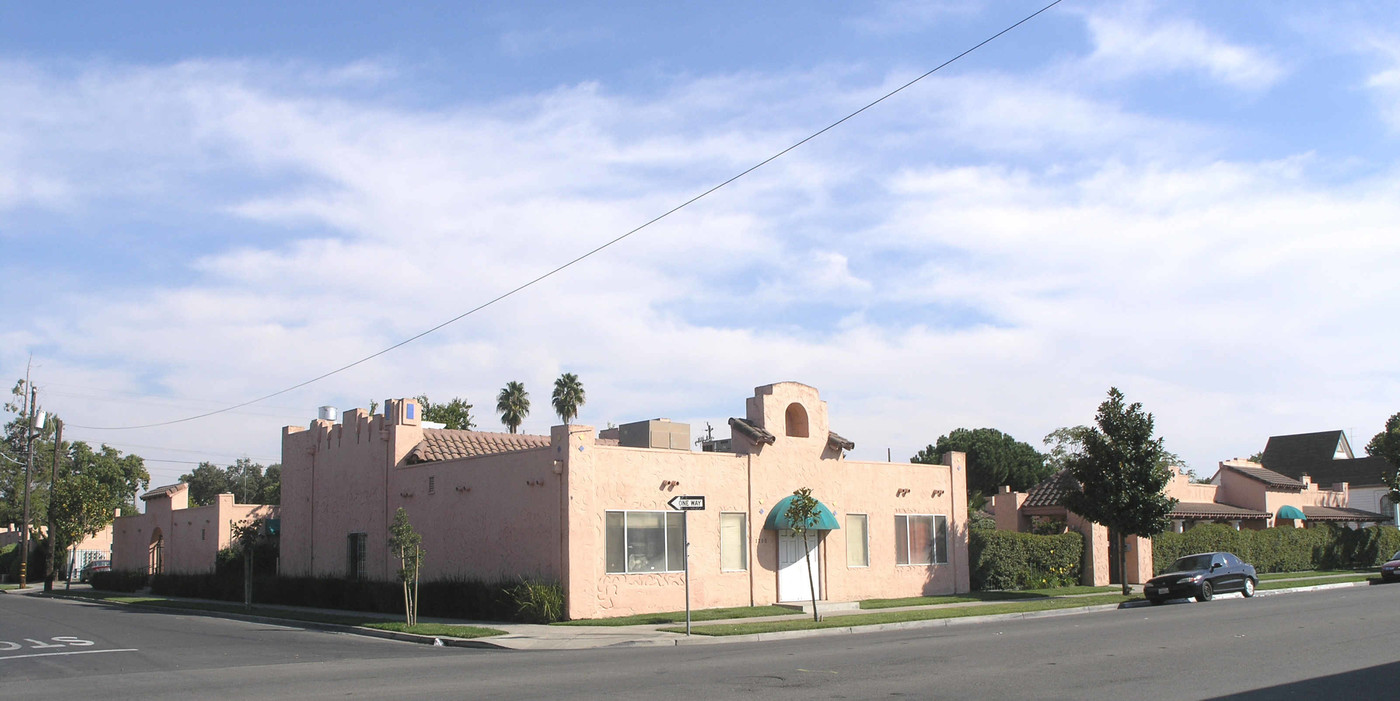 Casa de Oasis in Stockton, CA - Building Photo