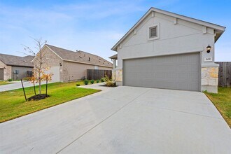 202 Lime St in Mustang Ridge, TX - Building Photo - Building Photo