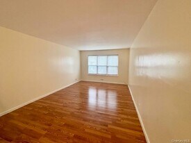 235-12 147th Dr in Queens, NY - Building Photo