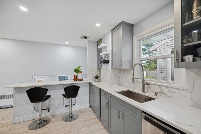 16 Hickory Rd in West Orange, NJ - Building Photo - Building Photo