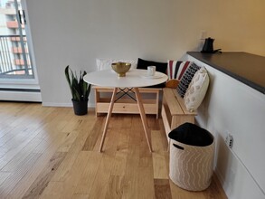 317 14 Av SW in Calgary, AB - Building Photo - Building Photo