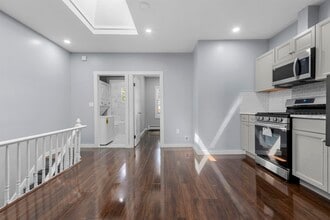 161 Van Horne St in Jersey City, NJ - Building Photo - Building Photo