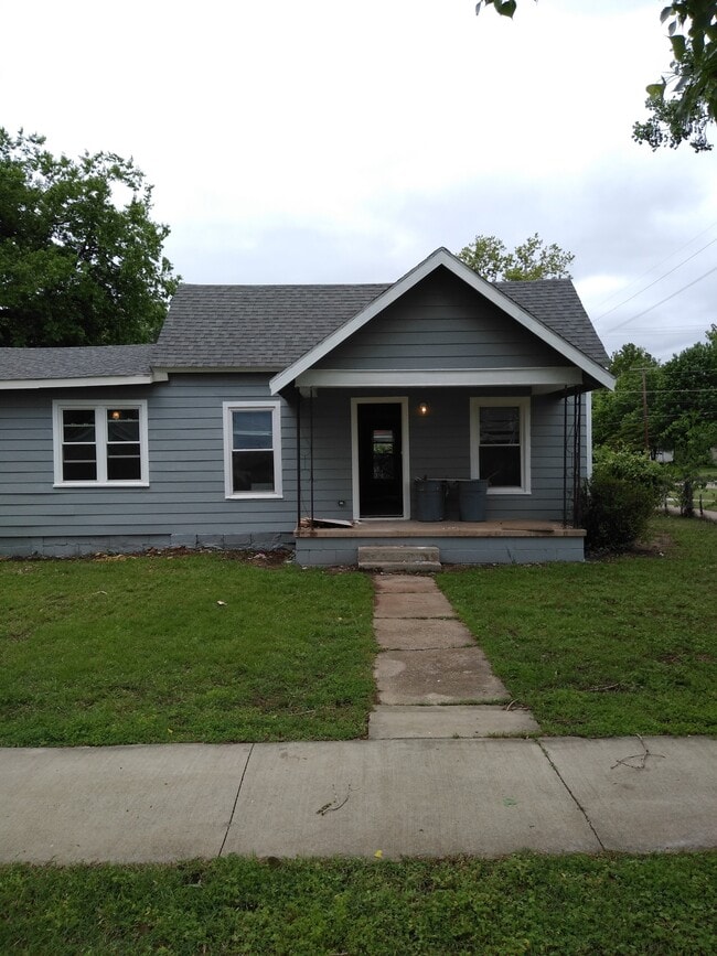 1204 S Fern St in Stillwater, OK - Foto de edificio - Building Photo