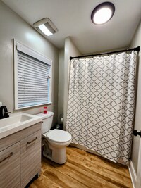 3811 Hayward Ave photo'