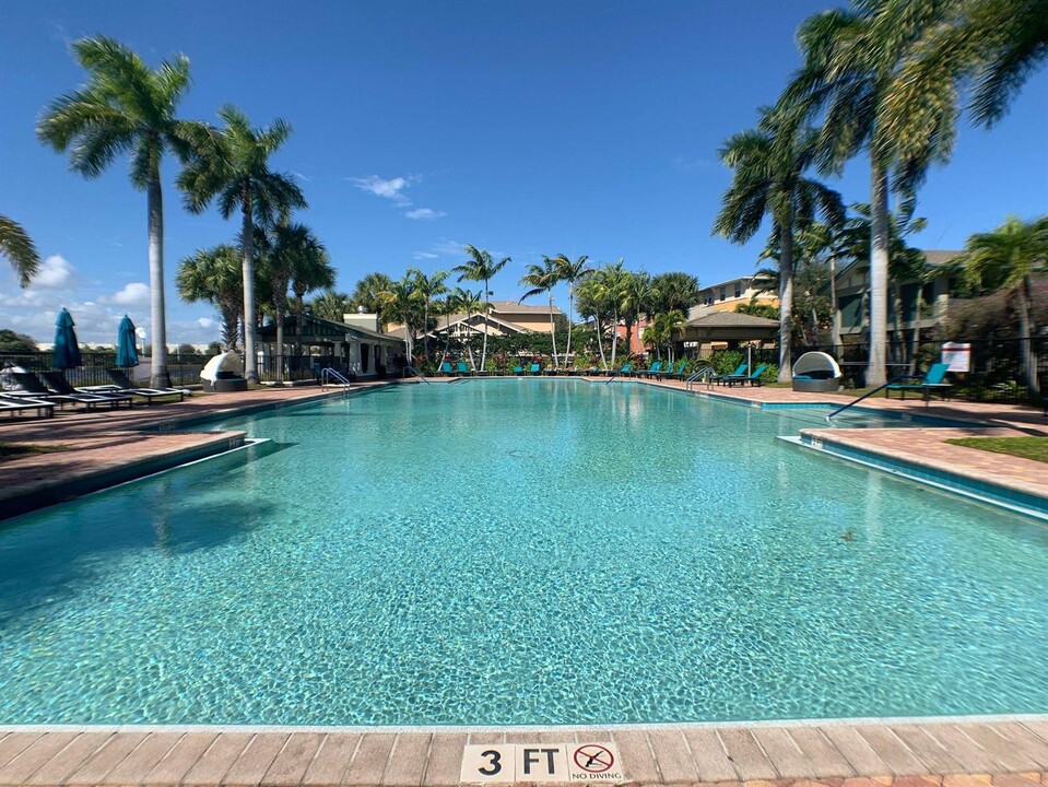 410 Amador Ln in West Palm Beach, FL - Foto de edificio