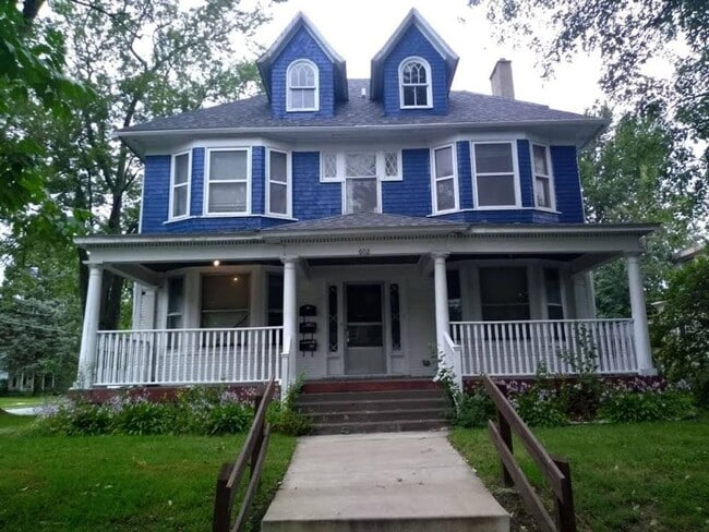 property at 602 E 14th St