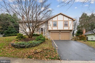 1726 Glastonberry Rd in Rockville, MD - Building Photo