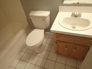 912 Rentz Ave-Unit -B in Pensacola, FL - Building Photo - Building Photo