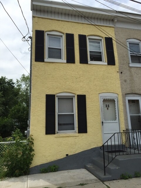 35 Chase St in Trenton, NJ - Building Photo