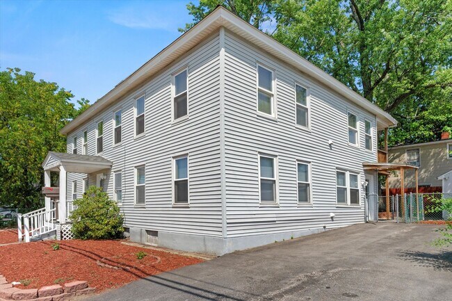 28 S Beech St in Manchester, NH - Building Photo - Building Photo