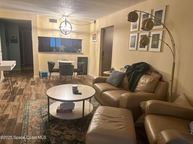 2467 S Washington Ave in Titusville, FL - Foto de edificio - Building Photo