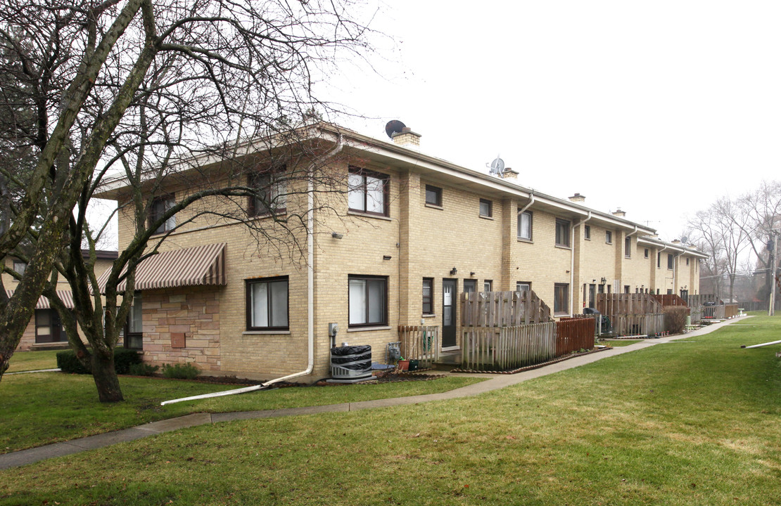 950-964 N Wheeling Rd in Mount Prospect, IL - Building Photo