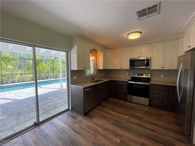 1960 16th St NE in Naples, FL - Building Photo - Building Photo