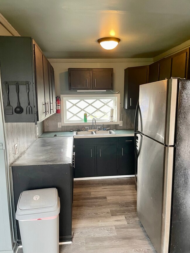 1248 E Philadelphia Ave in Gilbertsville, PA - Foto de edificio - Building Photo