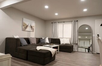 6716 N Elman St, Unit apt 1 in San Diego, CA - Foto de edificio - Building Photo