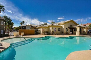 Solana Apartments in Las Vegas, NV - Building Photo