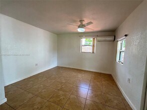 4221 SW 36th St-Unit -back in West Park, FL - Building Photo - Building Photo