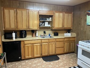 1230 N Garfield Ave in Stephenville, TX - Foto de edificio - Building Photo