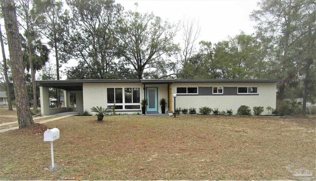property at 814 Woodland Dr