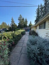 15541 Palatine Ave N in Shoreline, WA - Building Photo - Building Photo