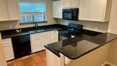 2 Deerfield Dr in Wimberley, TX - Building Photo - Building Photo
