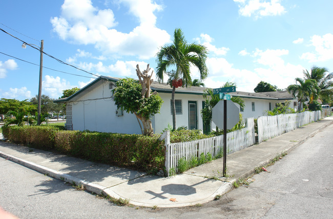 1501 S Railroad Ave in Lake Worth, FL - Building Photo - Building Photo